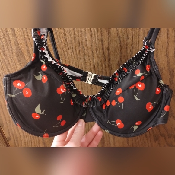 Shein cherry print bikini top - size M - Picture 6 of 7